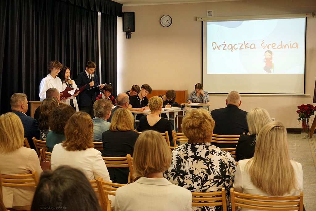 2024-10-10 Ślubowanie klas pierwszych