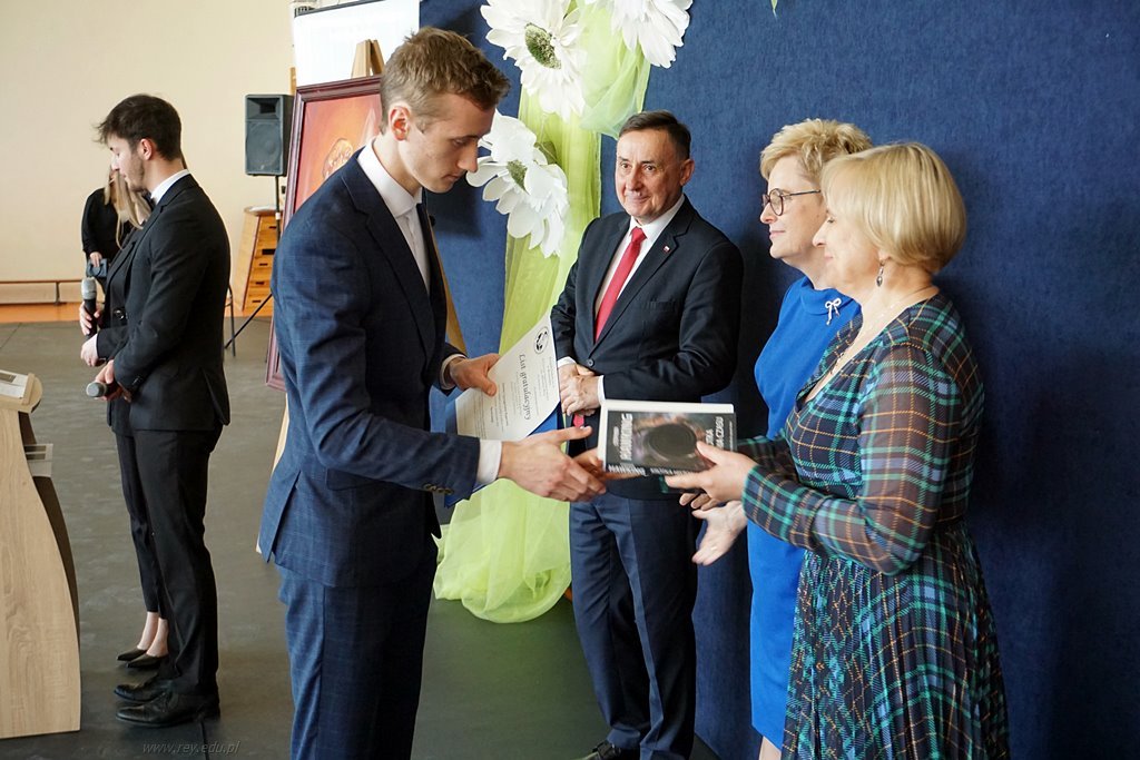 2023-04-28 Zakończenie roku kl maturalnych