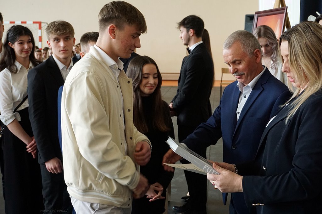 2023-04-28 Zakończenie roku kl maturalnych