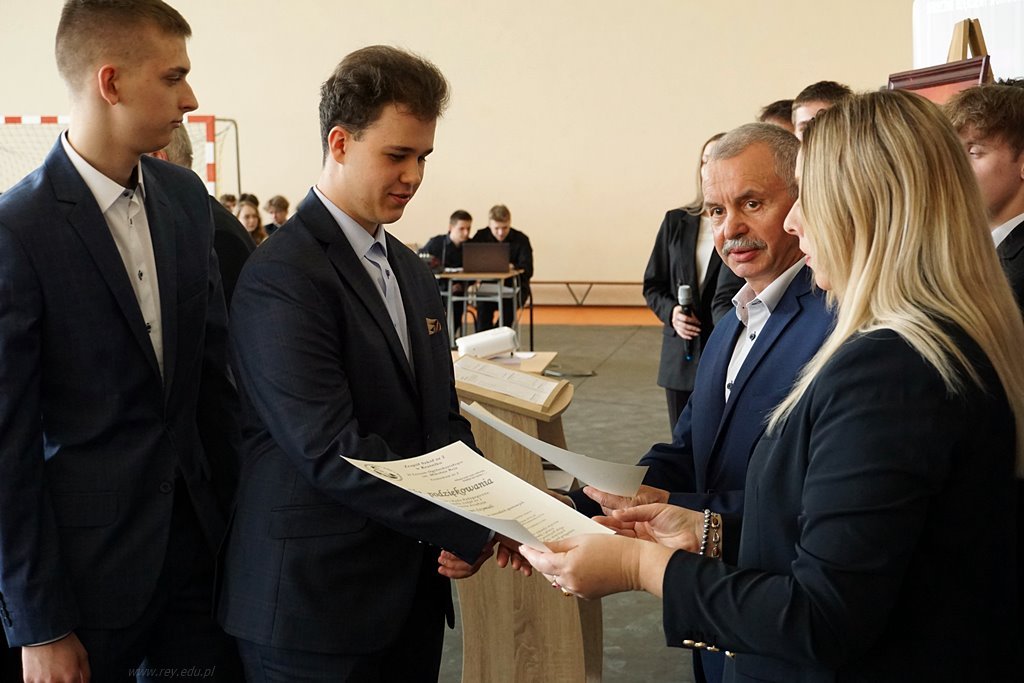 2023-04-28 Zakończenie roku kl maturalnych