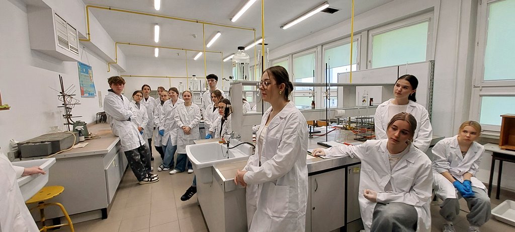 2025-04-11 wyjazd na zajecia z chemii na Umcs