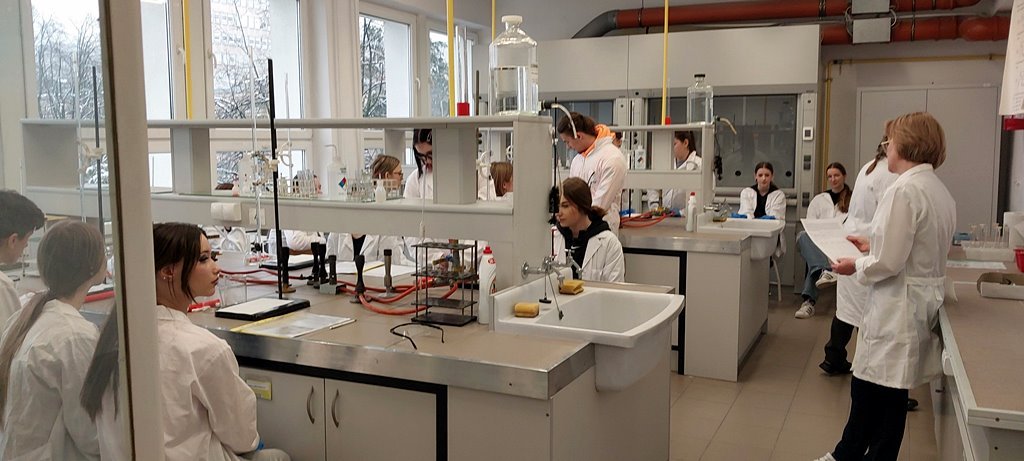 2025-04-11 wyjazd na zajecia z chemii na Umcs