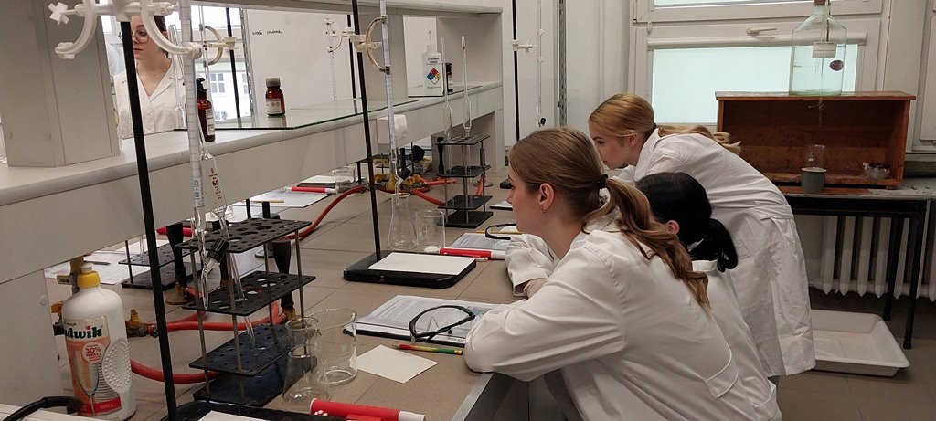 2025-04-11 wyjazd na zajecia z chemii na Umcs