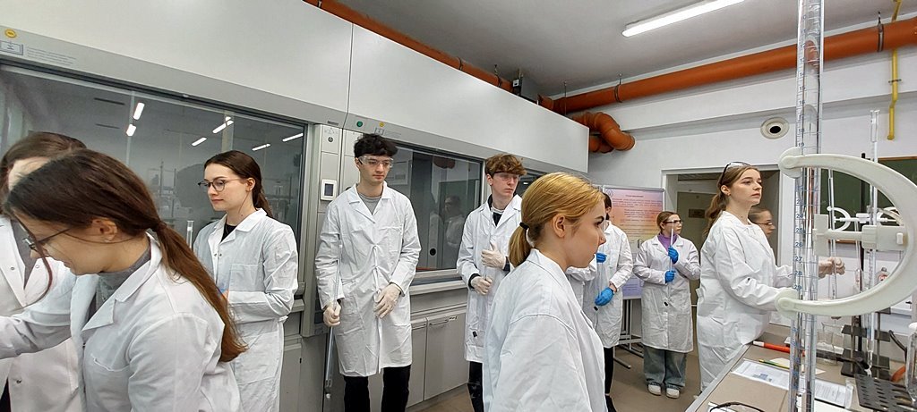 2025-04-11 wyjazd na zajecia z chemii na Umcs