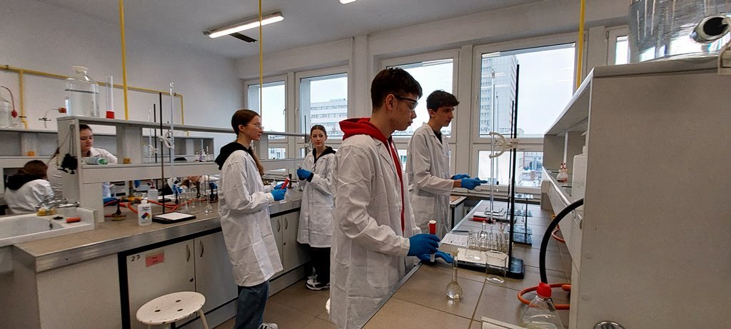 2025-04-11 wyjazd na zajecia z chemii na Umcs