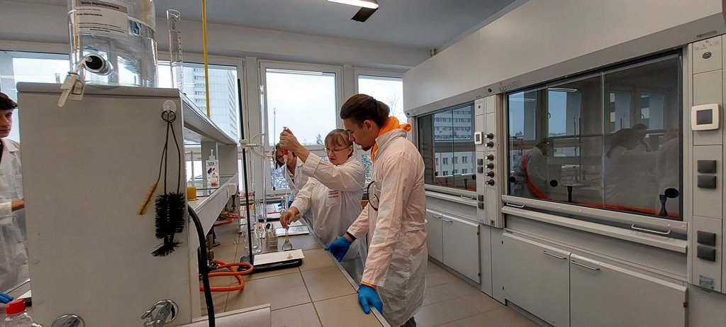 2025-04-11 wyjazd na zajecia z chemii na Umcs