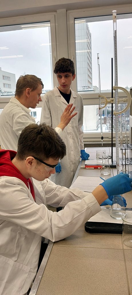 2025-04-11 wyjazd na zajecia z chemii na Umcs