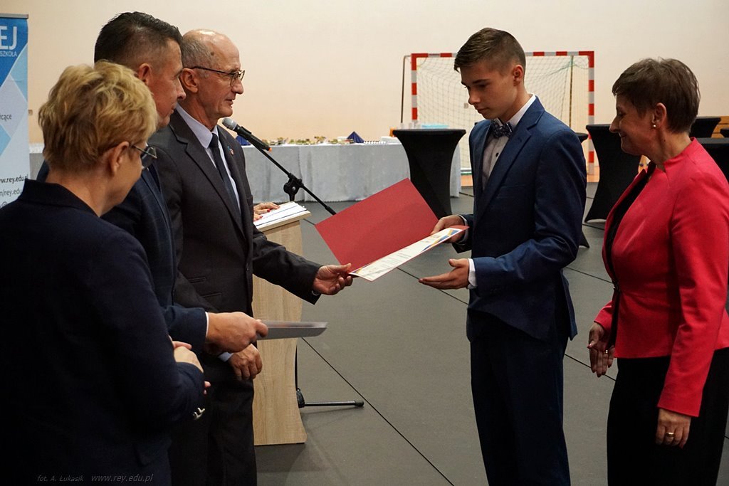 2024-10-16 Stypendia Starosty Kraśnickiego