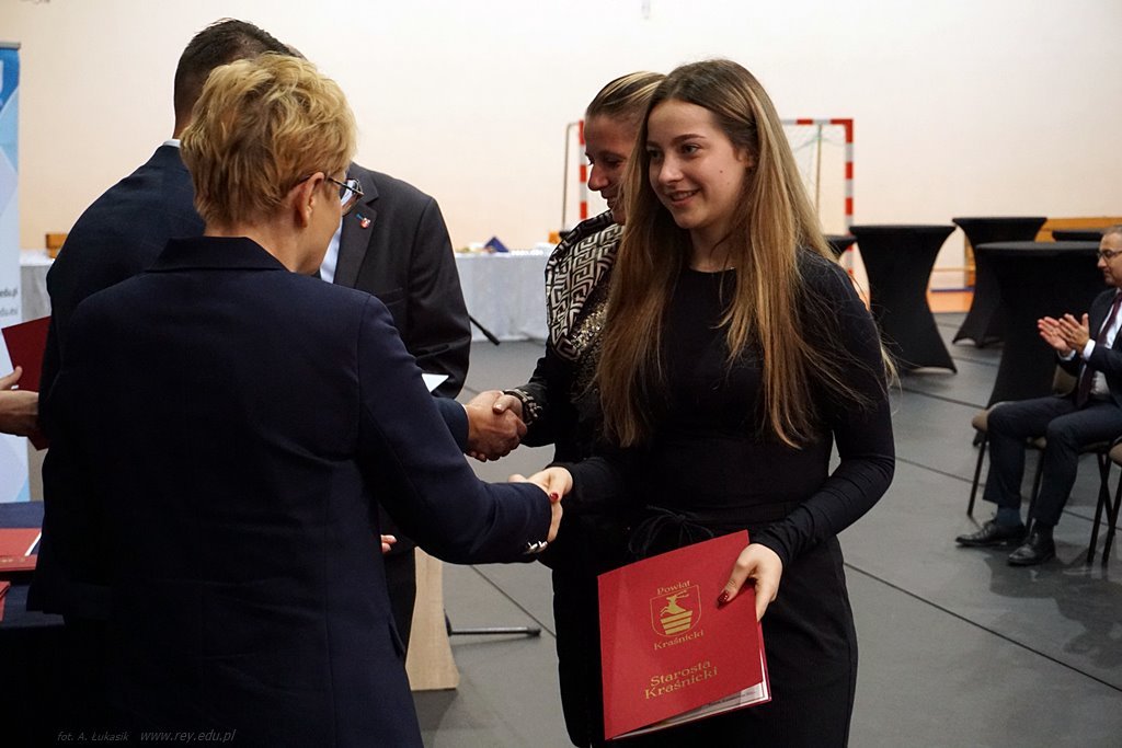 2024-10-16 Stypendia Starosty Kraśnickiego