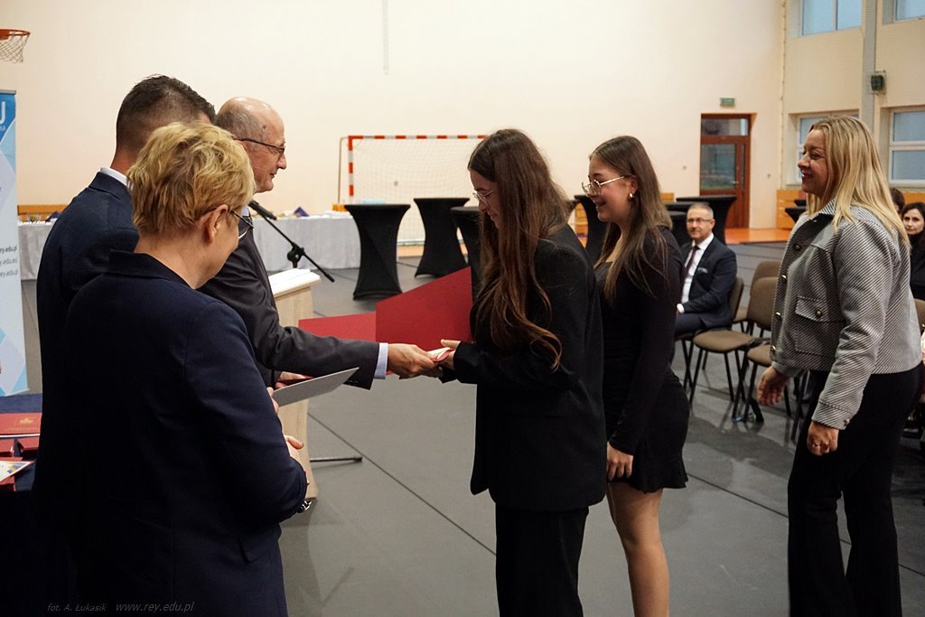 2024-10-16 Stypendia Starosty Kraśnickiego