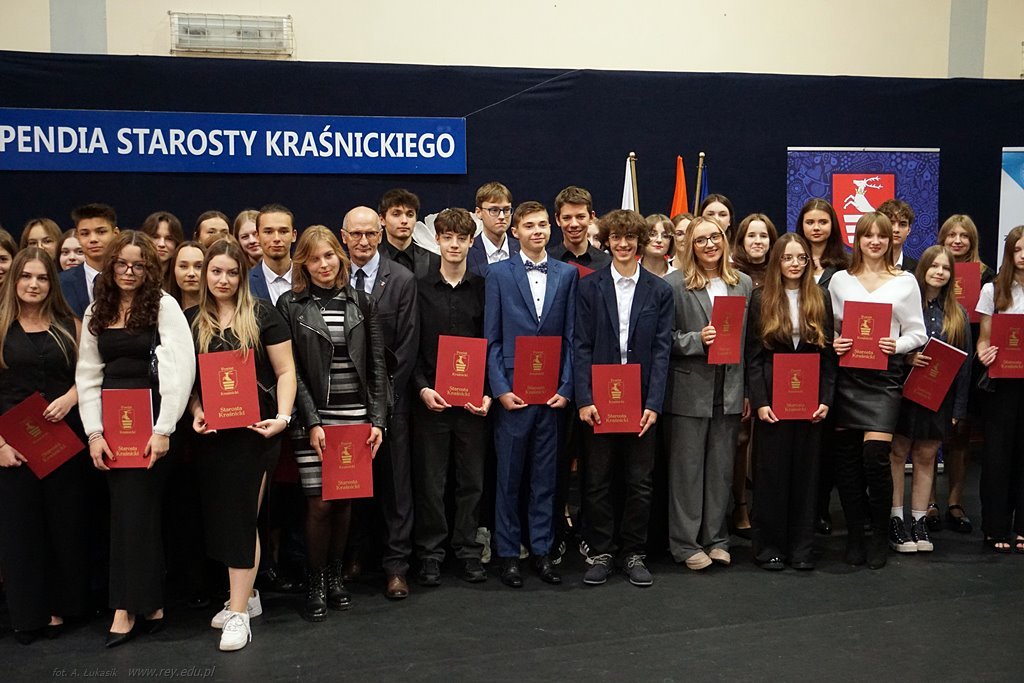 2024-10-16 Stypendia Starosty Kraśnickiego