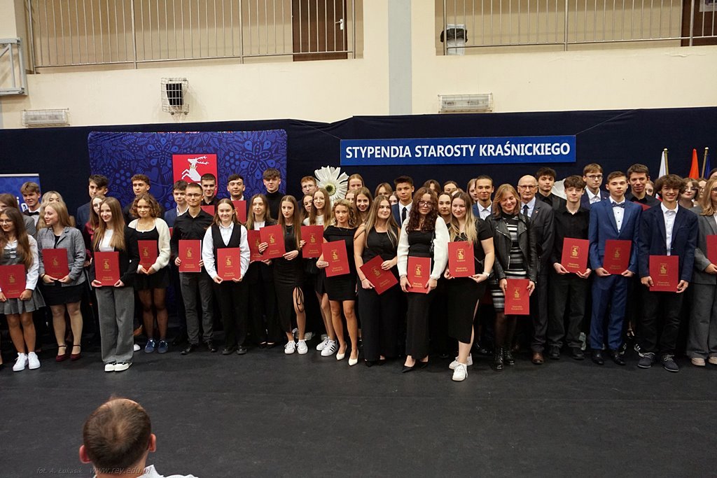 2024-10-16 Stypendia Starosty Kraśnickiego