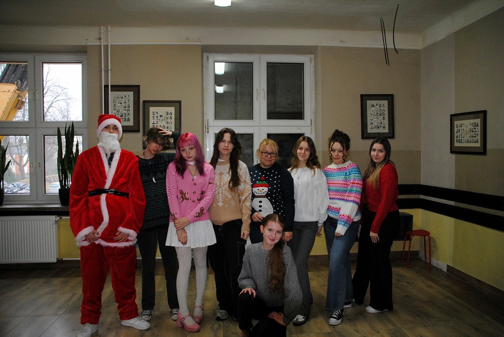 2024-12-04 Dzien_Swiatecznego_Swetra