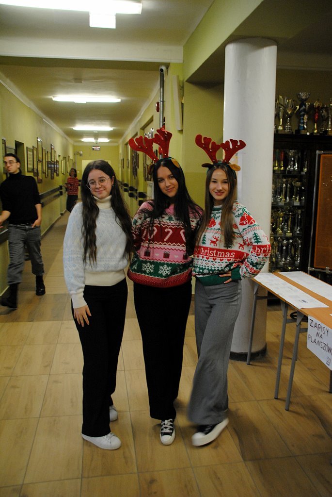 2024-12-04 Dzien_Swiatecznego_Swetra