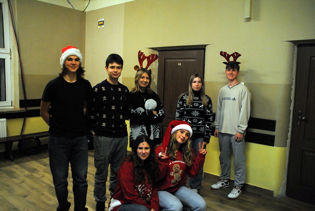 2024-12-04 Dzien_Swiatecznego_Swetra